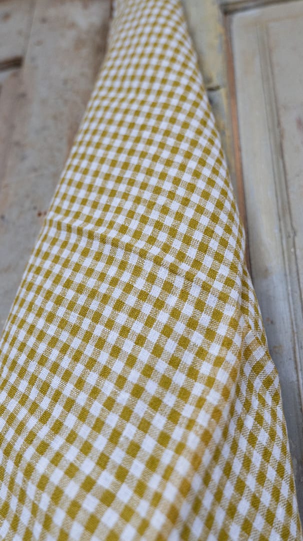 närbild på rutigt linne