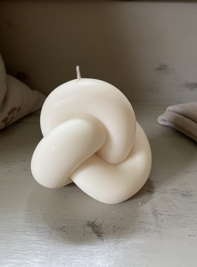 Skulpturljus Knut rapsoljevax (handstöpt)