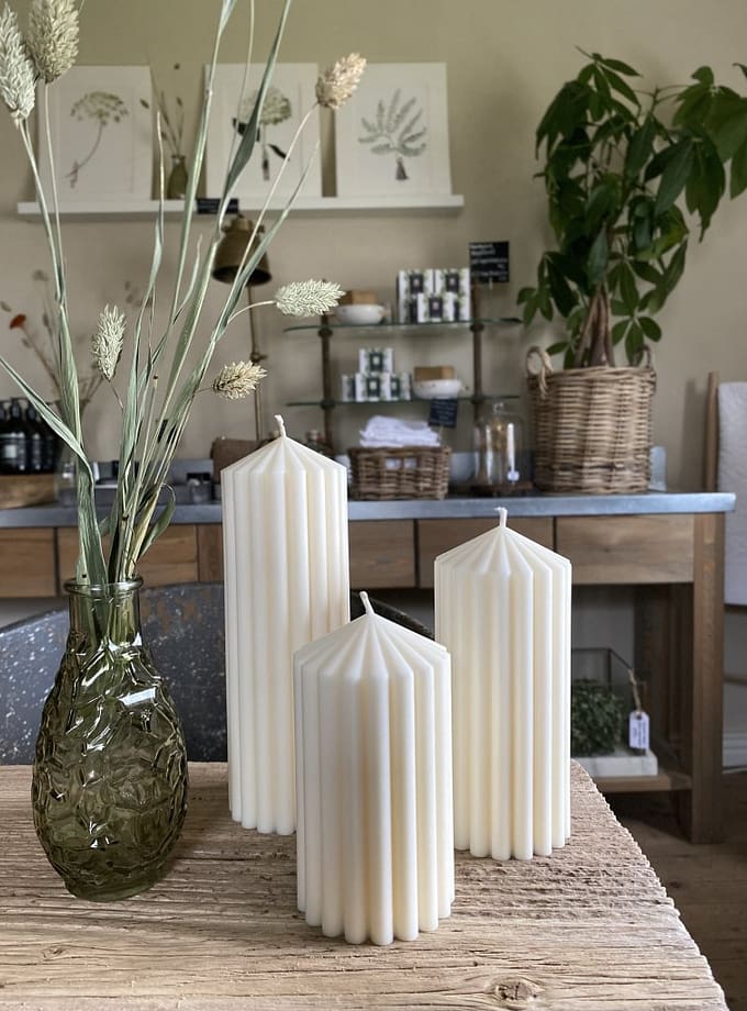 Skulpturljus Rand rapsoljevax (handstöpt)